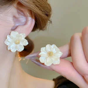 Elegant White Flower Stud Earrings Golden Stamen for Women Big Double Layer Gardenia Earrings Party Trendy Temperament Jewelry