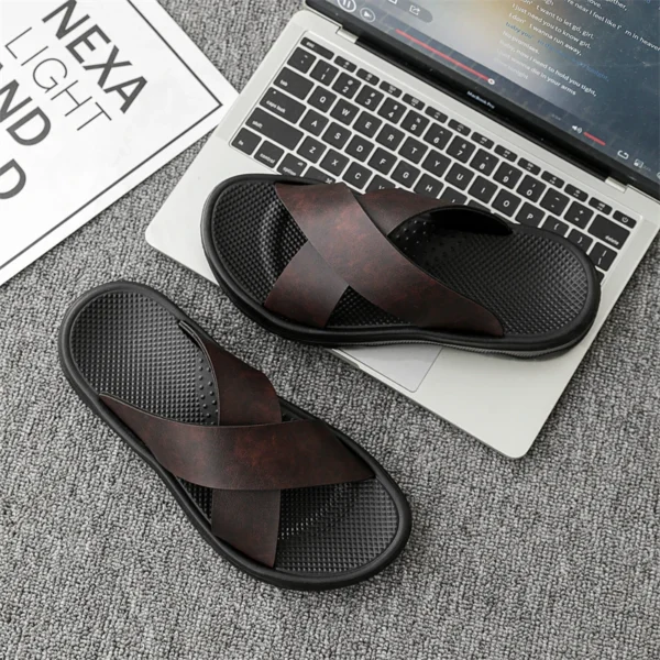 2025 New Men's Slippers Genuine Leather Sandals for Men Casual Non-Slip Beach Shoes Fashion Soft Soled Flip Flops Men Flat Shoes
