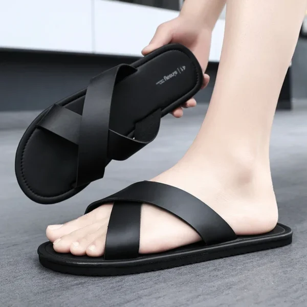 New Men Concise Lightweight Casual Slippers Summer Outdoor Soft Sole Comfort Flat Sole Sandals Beach Shoes Fashion Trend Sandals